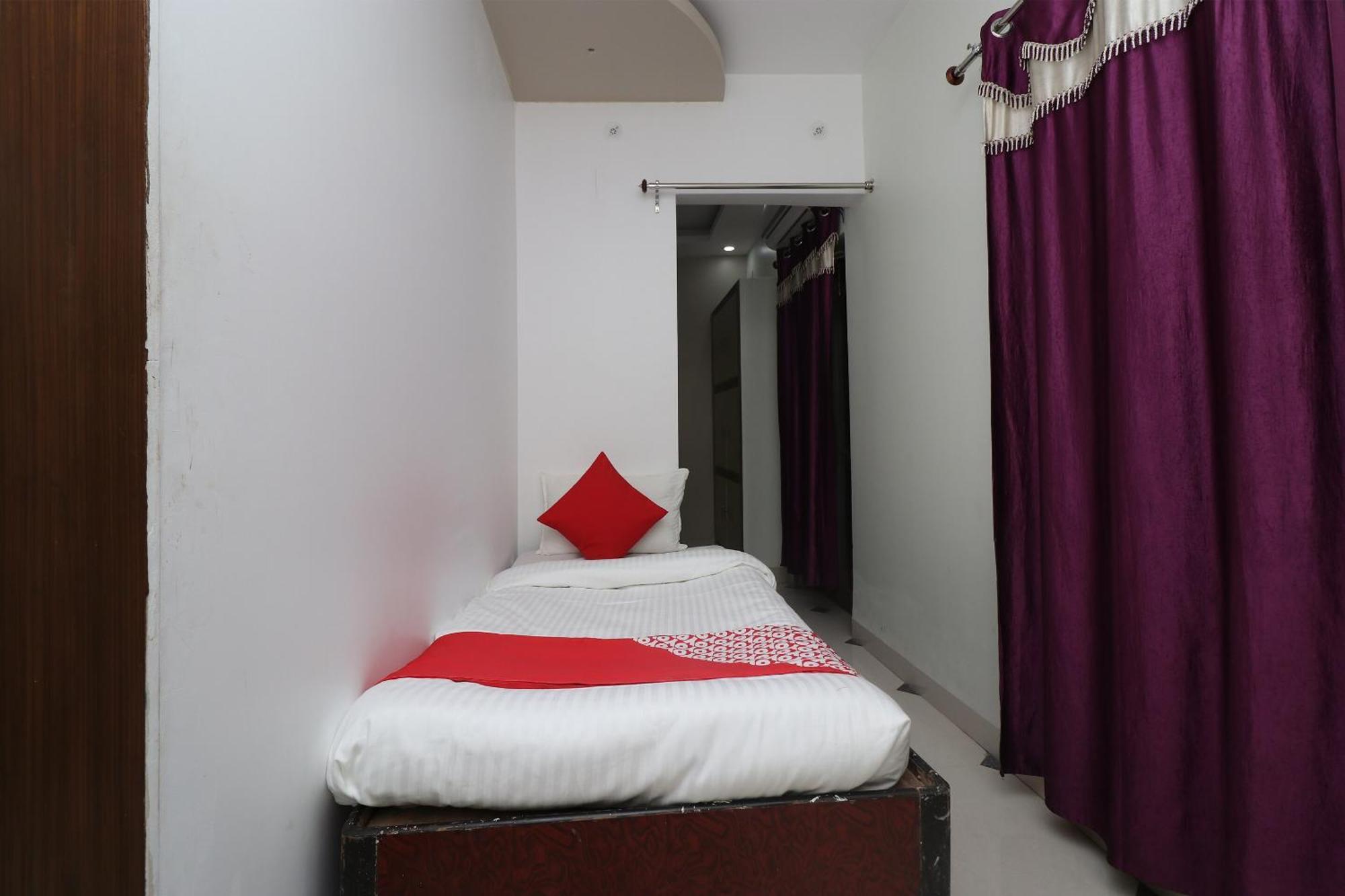 Hotel O Swastik Resort Colonelganj Экстерьер фото