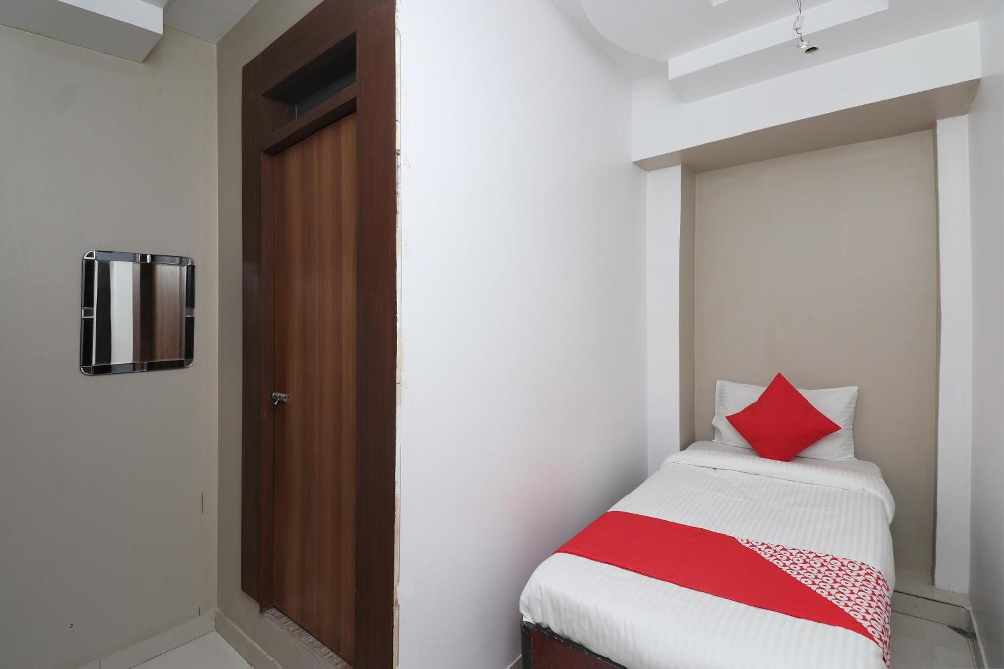Hotel O Swastik Resort Colonelganj Экстерьер фото