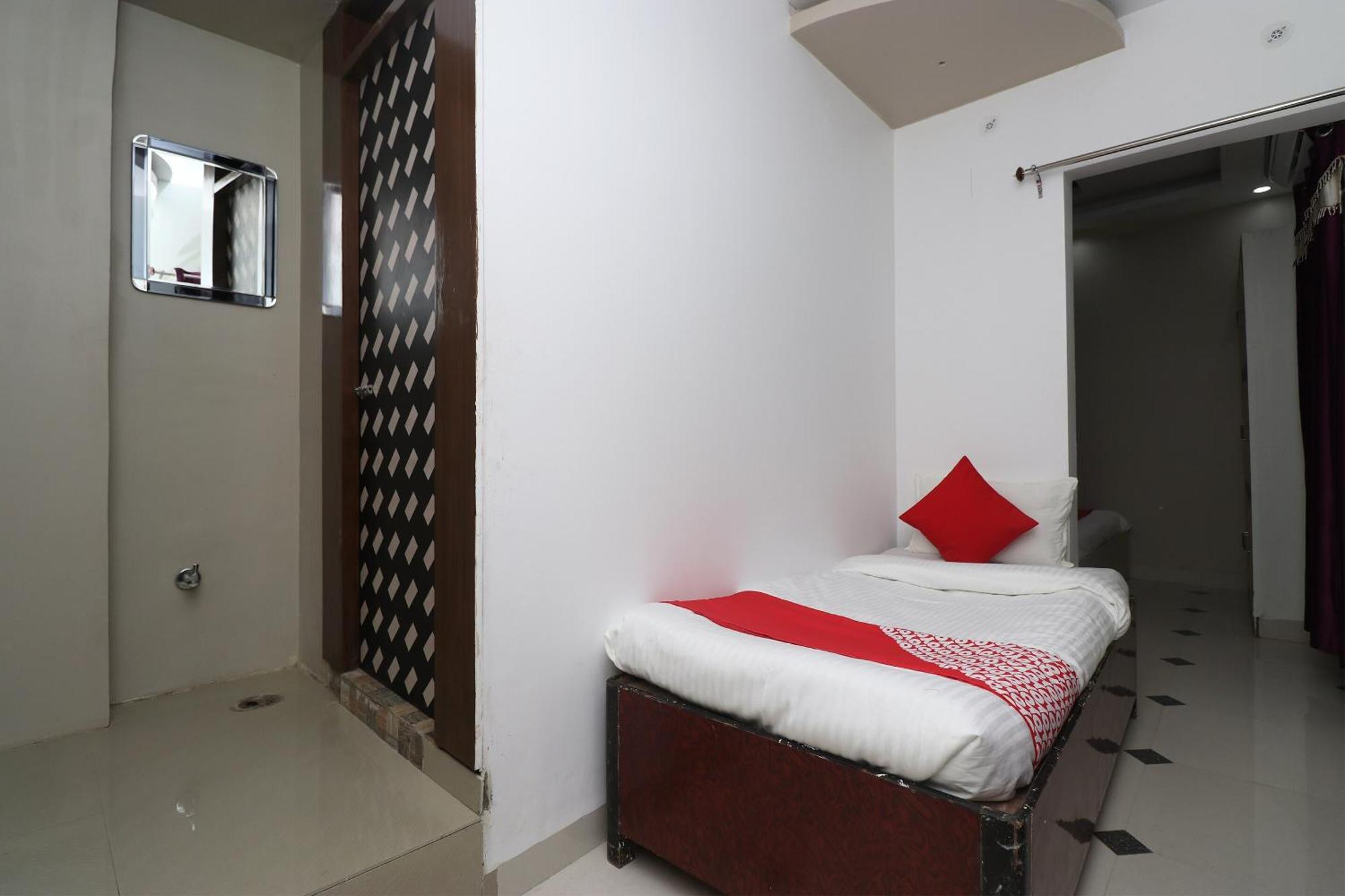 Hotel O Swastik Resort Colonelganj Экстерьер фото