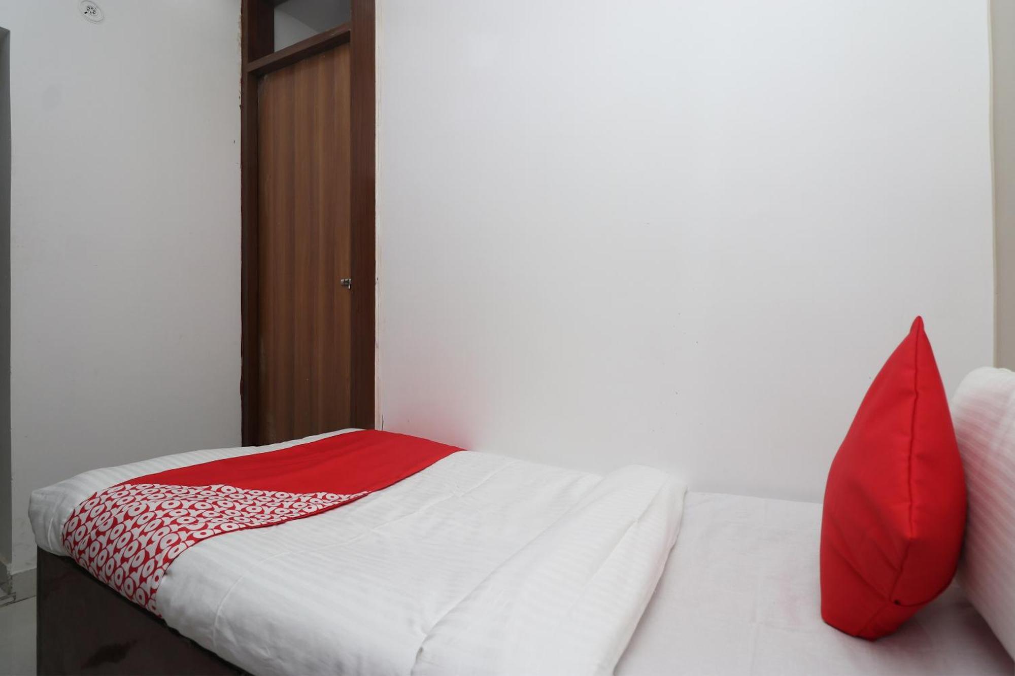 Hotel O Swastik Resort Colonelganj Экстерьер фото