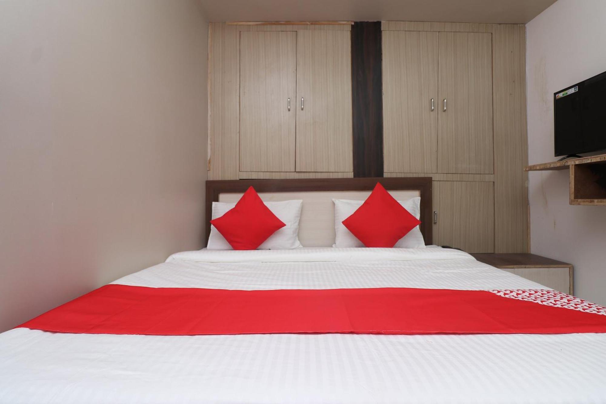 Hotel O Swastik Resort Colonelganj Экстерьер фото