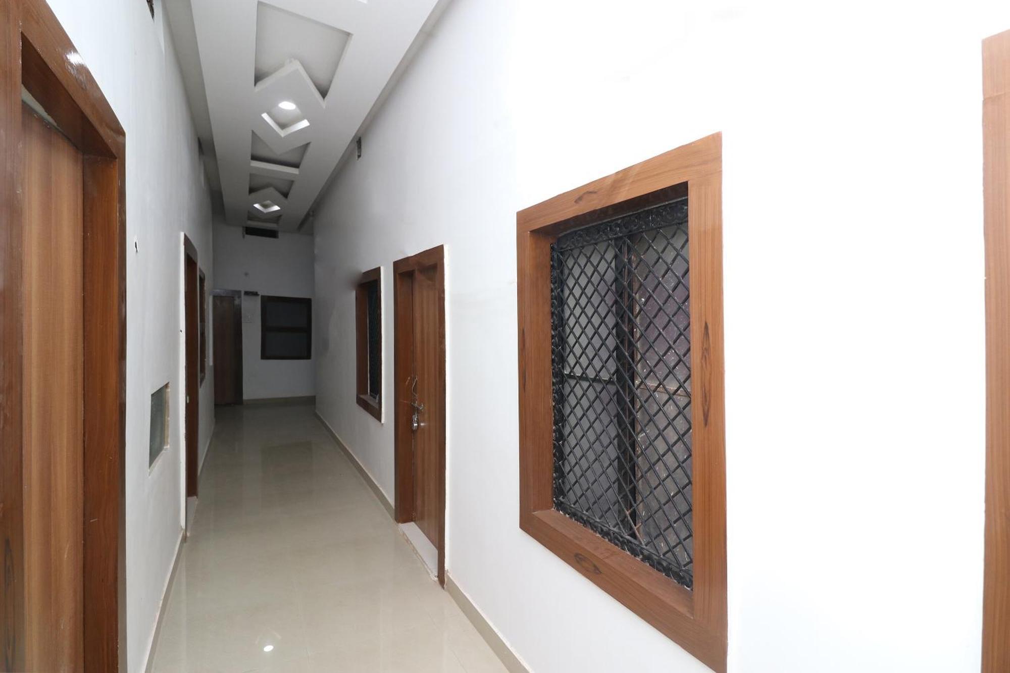 Hotel O Swastik Resort Colonelganj Экстерьер фото